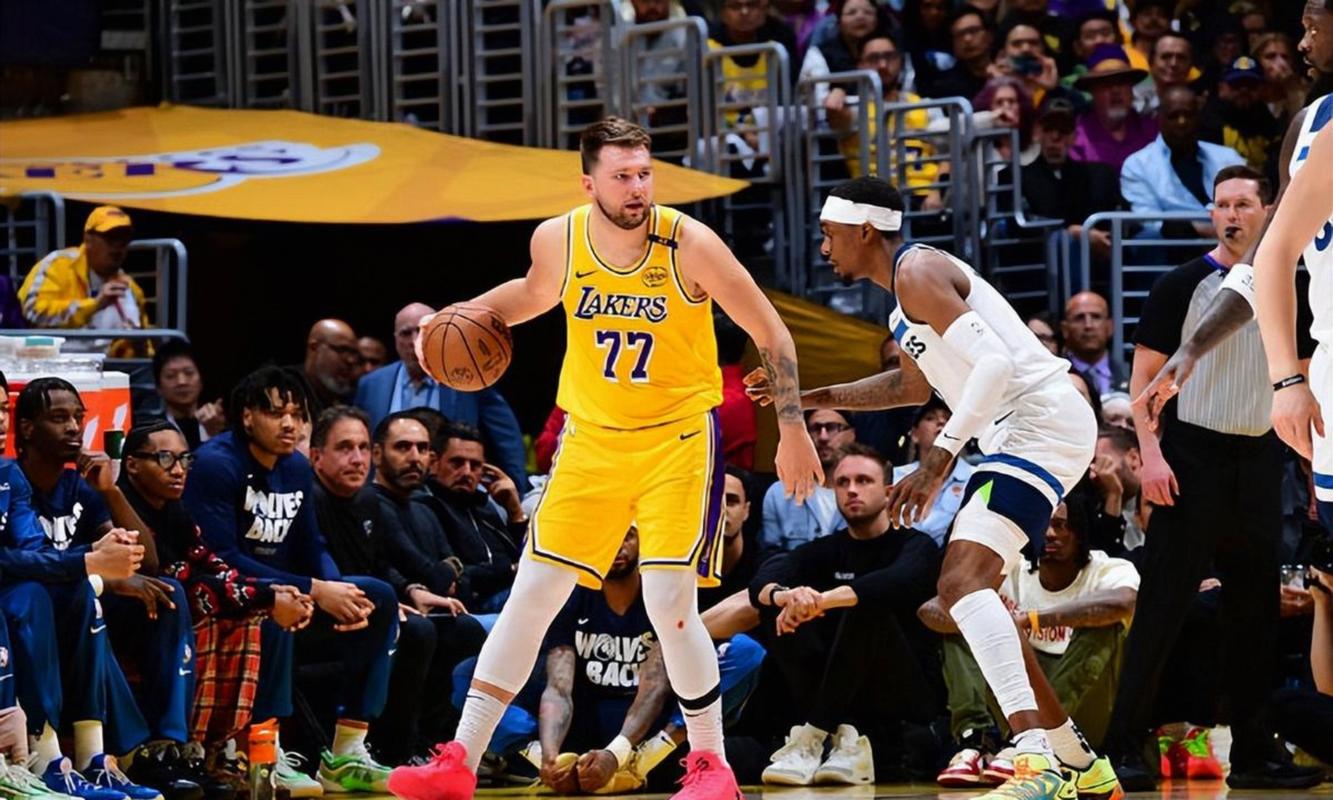 NBA在东契奇和詹姆斯的里程碑之夜，湖人稳住西部第三